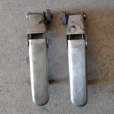 Juego de bisagras tapa motor SEAT 850 de época Juego de bisagras tapa motor SEAT 850 de época