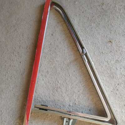 Marco y porta cristal giratorio SEAT 124 derecho Marco y porta cristal giratorio SEAT 124 derecho