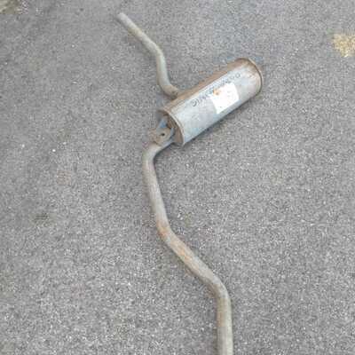 Silencioso trasero Simca 1200 (amarre con tornillo) Silencioso trasero Simca 1200 (amarre con tornillo)